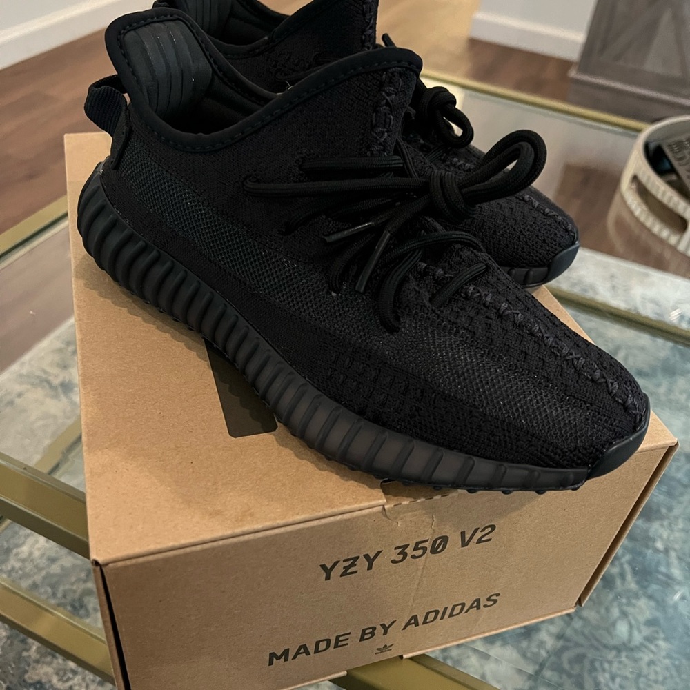 Yeezy Boost 350 V2 “onyx” size 6 1/2